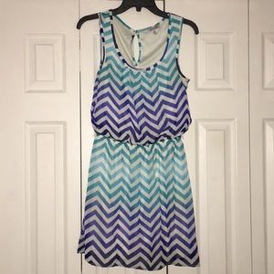 Blue/white chevron pattern sleeveless dress